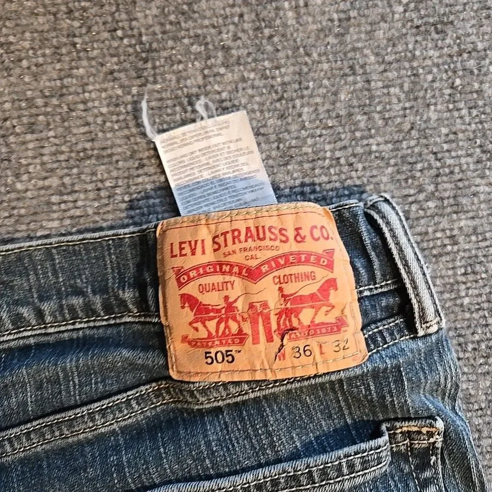 Levi 505 Denim Jeans Mens 36x32 Blue Straight Leg 5 Pocket Railroad Fade Whisker